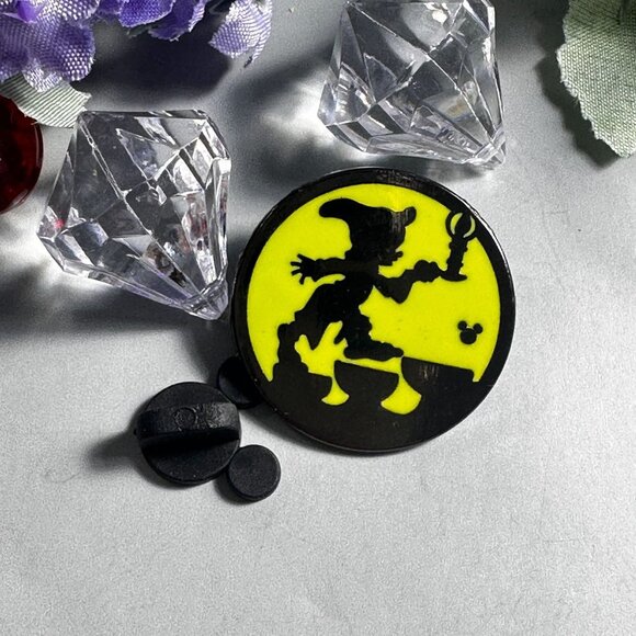 Disney Dopey Dwarf Trading Pin Princess Snow White Silhouette Brooch Lapel Pin - Picture 2 of 8